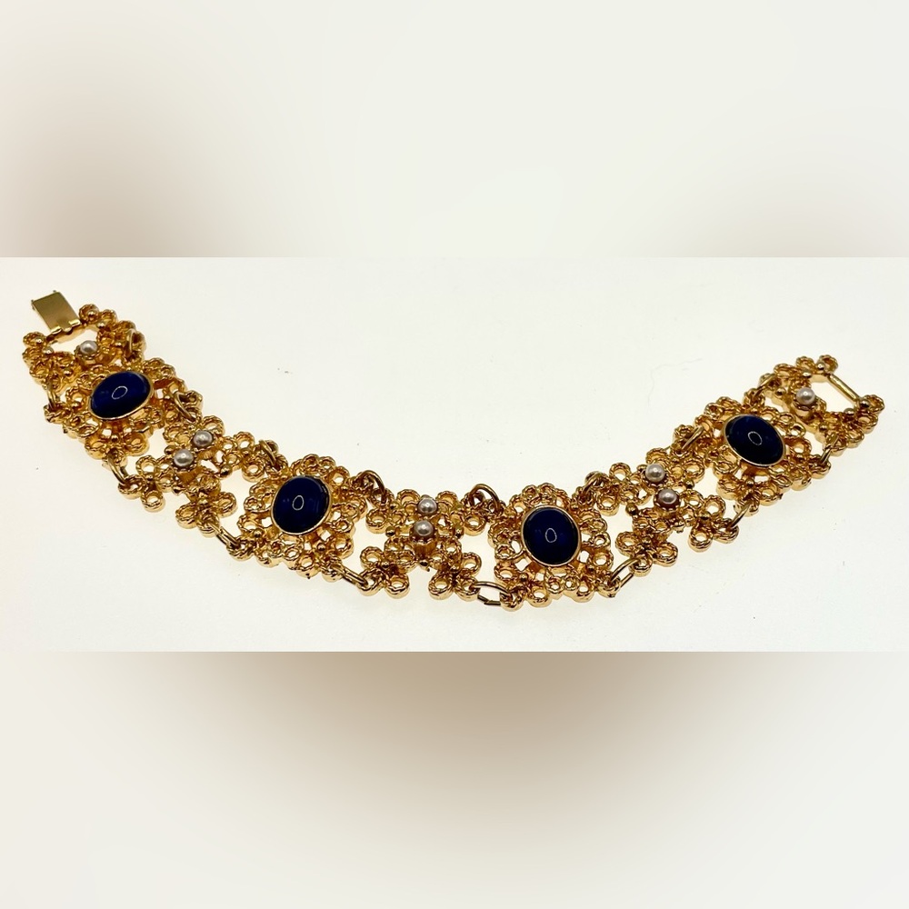 VTG "Victoria Blue” Sarah Coventry Gold Tone Bracelet Signed 1975 Catalog Piece